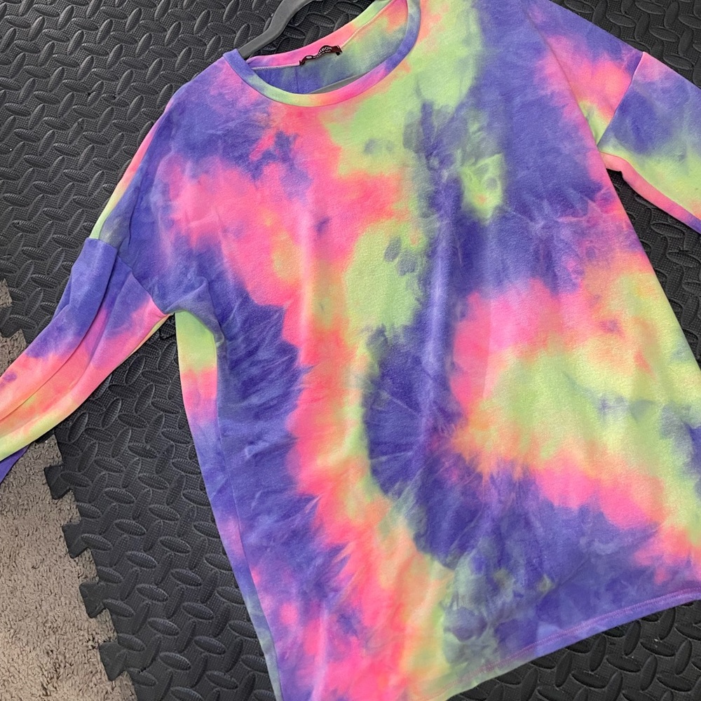 Tie-dye light weight sweater.